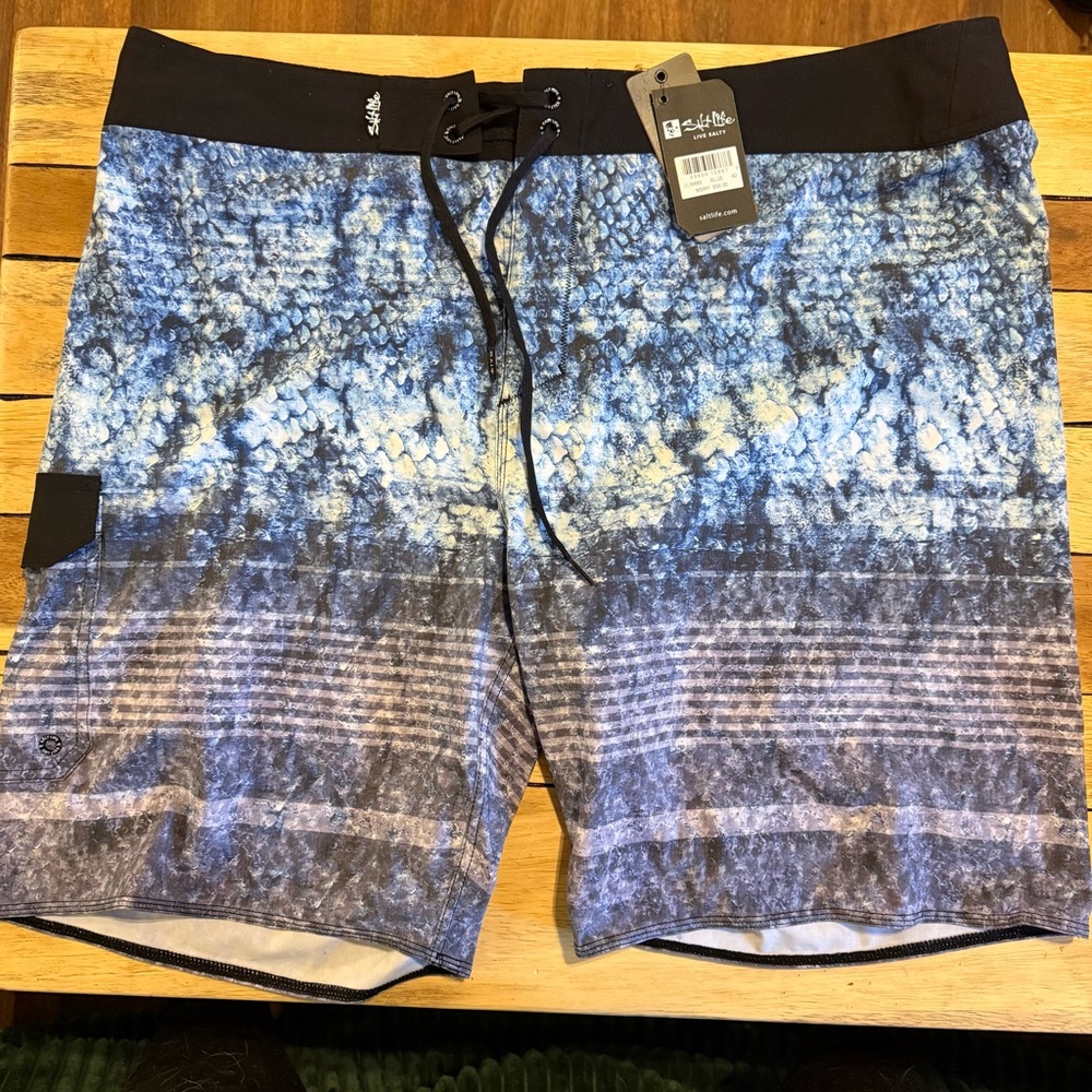 Salt Life Men's SLX-QD Vapor Stretch Board Shorts Swim Trunks Scales Camo